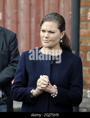 La princesse de la Couronne Victoria aide l'équipage à chasser la brigue Tre Kronor af Stockholm, à Stockholm, en Suède, le 12 septembre 2011. L'événement faisait partie du séminaire « les mers d'état ». Banque D'Images