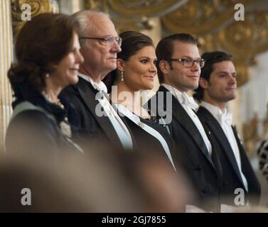 STOCKHOLM - 20111220 la reine Silvia, le roi Carl Gustaf, la princesse Victoria, le prince Daniel et le prince Carl Philip assistent à la réunion officielle annuelle de l'Académie royale suédoise à Stockholm le 20 décembre 2011. Foto: Henrik Montgomery / SCANPIX Kod: 10060 Banque D'Images