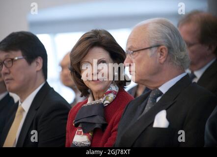 STOCKHOLM 20120211 le roi de Suède Carl XVI Gustaf et la reine Silvia inaugurent la nouvelle galerie coréenne au Musée des antiquités de Pâques à Stockholm, en Suède, le samedi 11 2012 février. Photo: Maja Suslin / SCANPIX / Kod 10300 Banque D'Images