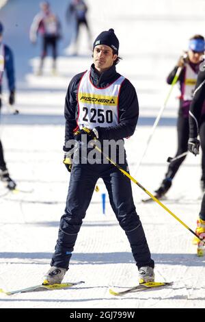 Mora 20120302 : HRH Prince Carl Philip (2250) en direction de la ligne d'arrivée à l'heure 1:38:33 dans les 30 km de vendredi SkejtVasa, l'une des courses de fond pendant la semaine de Vasaloppet qui culmine avec la course classique de Vasaloppet de 90 km, la plus grande compétition de ski au monde, dimanche. Foto: Suvad Mrkonjic / Scanpix / Kod 7116 Banque D'Images