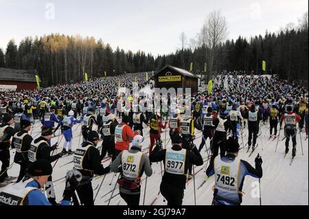 La foule commence tôt le matin 4 de mars de la course de ski de 90 km de long Vasaloppet. La competion est tenue pour le 88:e temps, et s'étend entre Salen et Mora en Suède Foto by Ulf Palm / SCANPIX ** SUÈDE OUT ** Banque D'Images