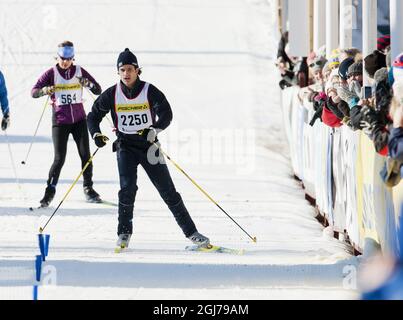 Mora 20120302 : HRH Prince Carl Philip (2250) en direction de la ligne d'arrivée à l'heure 1:38:33 dans les 30 km de vendredi SkejtVasa, l'une des courses de fond pendant la semaine de Vasaloppet qui culmine avec la course classique de Vasaloppet de 90 km, la plus grande compétition de ski au monde, dimanche. Foto: Suvad Mrkonjic / Scanpix / Kod 7116 Banque D'Images