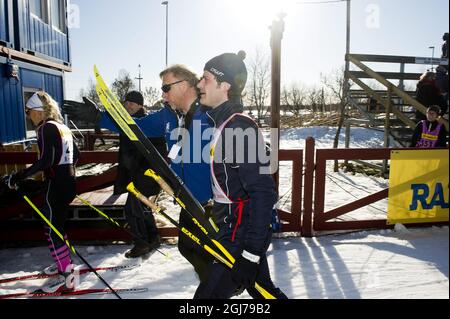 Mora 20120302 : HRH le prince Carl Philip (2250) a passé la ligne d'arrivée à l'heure 1:38:33 dans les 30 km de vendredi de SkejtVasa, l'une des courses de cross-country pendant la semaine de Vasaloppet qui culmine avec la course classique de Vasaloppet de 90 km, la plus grande compétition de ski au monde, dimanche. Foto: Suvad Mrkonjic / Scanpix / Kod 7116 Banque D'Images