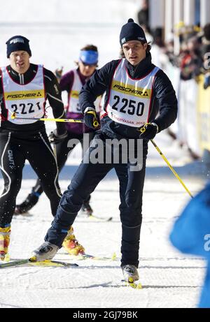 Mora 20120302 : HRH Prince Carl Philip (2250) en direction de la ligne d'arrivée à l'heure 1:38:33 dans les 30 km de vendredi SkejtVasa, l'une des courses de fond pendant la semaine de Vasaloppet qui culmine avec la course classique de Vasaloppet de 90 km, la plus grande compétition de ski au monde, dimanche. Foto: Suvad Mrkonjic / Scanpix / Kod 7116 Banque D'Images