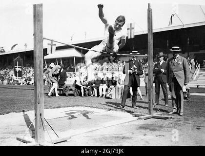 DOSSIER 1912 saut en hauteur sans courir, saut en hauteur debout, aux Jeux Olympiques de Stockholm 1912. Platt Adams, des États-Unis, a remporté la médaille d'or à 1.63 ans. Foto:Scanpix Historique/ Kod:1900 Scanpix SUÈDE Banque D'Images