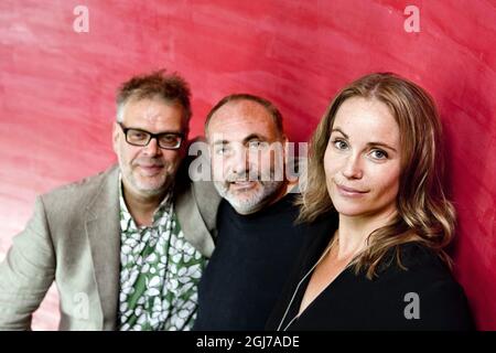 STOCKHOLM 20110915 script l'acteur Hans Rosenfeldt Kim Bodnia du Danemark et Sofia Helin posant pour photographe faisant la promotion de Bron/Bridge la série télévisée danoise/suédoise. Foto Christine Olsson / SCANPIX / Kod 10430 Banque D'Images