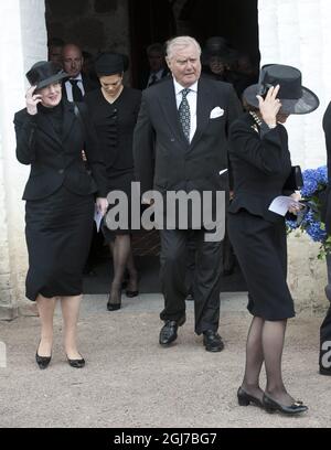 BASTAD 2012-05-14 la reine Margrethe du Danemark, la princesse Victoria de la Couronne de Suède et le prince Consort Henrik du Danemark sont vus pendant les funérailles du comte Carl Johan Bernadotte dans l'église Maria à Bastad, en Suède, le 14 mai 2012. Foto Jonas Ekström / SCANPIX Kod 10030 Banque D'Images