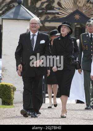 BASTAD 2012-05-14 le prince Cosort Henrik et la reine Margrethe de Denmar, Danemark, arrivent aux funérailles du comte Carl Johan Bernadotte dans l'église Maria de Bastad, Suède, le 14 mai 2012. Foto Jonas Ekström / SCANPIX Kod 10030 Banque D'Images