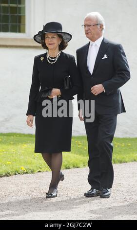 BASTAD 2012-05-14 la reine Silvia et le roi Carl Gustaf de Suède sont vus pendant les funérailles du comte Carl Johan Bernadotte dans l'église Maria à Bastad, Suède, le 14 mai 2012. Foto: Suvad Mrkonjic / XP / SCANPIX / Kod 7116 ** HORS SUÈDE T ** Banque D'Images