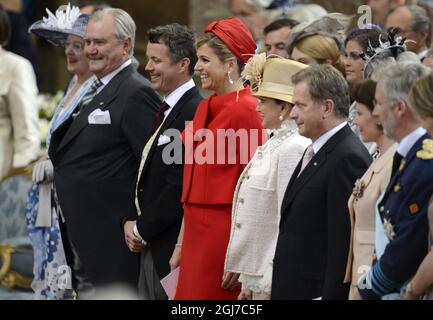 STOCKHOLM 20120522 la reine Margrethe, le prince Henrik et le prince héritier Frederik, la princesse Maxima des pays-Bas et la première dame d'Islande Dorrit Moussaieff lors de la cérémonie de baptême de la princesse Estelle de Suède à la chapelle royale de Stockholm, en Suède, le 22 mai 2012. La princesse Estelle est la fille de la princesse Victoria et du prince Daniel de Suède. La princesse Estelle est numéro deux de la succession royale suédoise Foto: Janerik Henriksson / SCANPIX Kod 10010 Banque D'Images