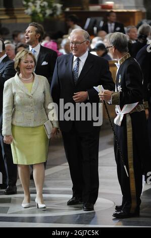 STOCKHOLM 2012-05-22 l'ancien Premier ministre suédois Goran Persson et son épouse Anitra Steen arrivent pour le baptême de la princesse Estelle, fille de la princesse Victoria et du prince Daniel de Suède, qui s'est tenue à la chapelle royale de Stockholm le 22 mai 2012. Photo: Anders Wiklund / SCANPIX / Kod: 10040 Banque D'Images