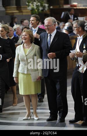 STOCKHOLM 2012-05-22 l'ancien Premier ministre suédois Goran Persson et son épouse Anitra Steen arrivent pour le baptême de la princesse Estelle, fille de la princesse Victoria et du prince Daniel de Suède, qui s'est tenue à la chapelle royale de Stockholm le 22 mai 2012. Photo: Anders Wiklund / SCANPIX / Kod: 10040 Banque D'Images