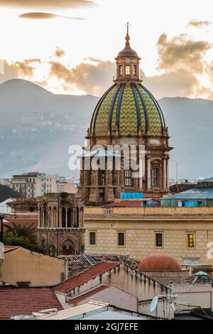 Italie, Sicile, Province De Palerme, Palerme. Le dôme de l'église baroque de Saint Joseph des pères théatins, Chiesa di San Giuseppe dei Padri Tea Banque D'Images