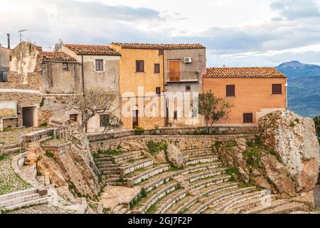 Italie, Sicile, Palerme, Pollina. Le Teatro Pietra Rosa, un théâtre en pierre à Pollina. Banque D'Images