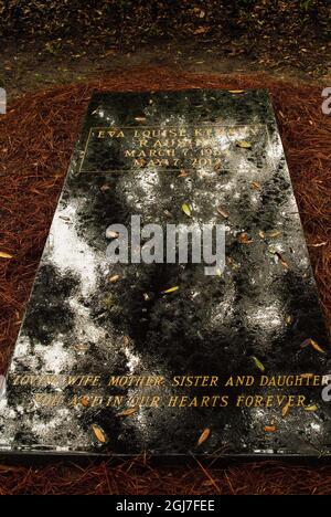 STOCKHOLM 20120828 Une douce pluie tombe sur la vue grave d'Eva Rausing dans le cimetière de six Oaks sur Hilton Head Island, USA, 27 août 2012.Eva Rausing, Qui est mort chez elle à Londres cet été, a laissé un document sur son ordinateur concernant le meurtre de l'ancien Premier ministre suédois Olof Palme.documents actuellement sous la stigmatisation de la police suédoise. Foto: Gerald Weaver / XP / SCANPIX / Kod: 7000 ** HORS SUÈDE ** Banque D'Images