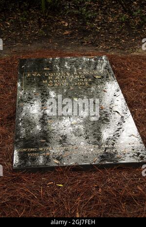 STOCKHOLM 20120828 Une douce pluie tombe sur la vue grave d'Eva Rausing dans le cimetière de six Oaks sur Hilton Head Island, USA, 27 août 2012.Eva Rausing, Qui est mort chez elle à Londres cet été, a laissé un document sur son ordinateur concernant le meurtre de l'ancien Premier ministre suédois Olof Palme.documents actuellement sous la stigmatisation de la police suédoise. Foto: Gerald Weaver / XP / SCANPIX / Kod: 7000 ** HORS SUÈDE ** Banque D'Images