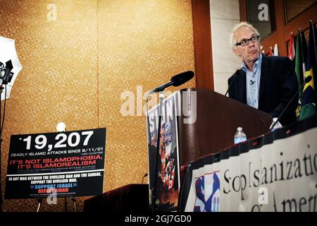 NEW YORK 2012-09-11 l'artiste suédois Lars Vilks est vu parler pendant le Congrès international de défense de la liberté de l'hôtel ONU Plaza Millennium à New York, USA, le 11 septembre 2012. Lars Vilks dispose d'une protection policière permanente et de gardes du corps après plusieurs tentatives de l'attaquer. Lars Vilks est constamment menacé après avoir décrit le prophète Mahomet comme un chien. Foto: Linus Sundahl-Djerf / SCANPIX / Kod 10950 Banque D'Images