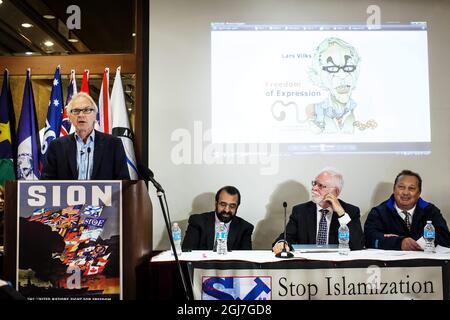 NEW YORK 2012-09-11 l'artiste suédois Lars Vilks est vu parler pendant le Congrès international de défense de la liberté de l'hôtel ONU Plaza Millennium à New York, USA, le 11 septembre 2012. Lars Vilks dispose d'une protection policière permanente et de gardes du corps après plusieurs tentatives de l'attaquer. Lars Vilks est constamment menacé après avoir décrit le prophète Mahomet comme un chien. Foto: Linus Sundahl-Djerf / SCANPIX / Kod 10950 Banque D'Images