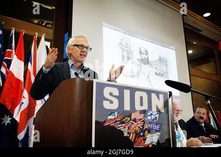 NEW YORK 2012-09-11 l'artiste suédois Lars Vilks est vu parler pendant le Congrès international de défense de la liberté de l'hôtel ONU Plaza Millennium à New York, USA, le 11 septembre 2012. Lars Vilks dispose d'une protection policière permanente et de gardes du corps après plusieurs tentatives de l'attaquer. Lars Vilks est constamment menacé après avoir décrit le prophète Mahomet comme un chien. Foto: Linus Sundahl-Djerf / SCANPIX / Kod 10950 Banque D'Images