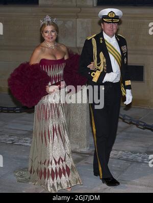 LUXEMBOURG 20121019 le prince héritier hollandais Willem-Alexander et la princesse couronne Maxima arrivent pour un dîner de gala au palais grand-ducal, après le mariage civil du prince héritier Guillaume de Luxembourg et de la comtesse belge Stephanie de Lannoy, le 19 octobre 2012, à Luxembourg. Foto Jonas Ekström / SCANPIX Kod 10030 Banque D'Images