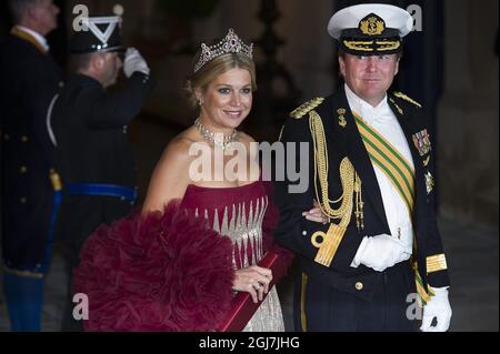 LUXEMBOURG 20121019 le prince héritier hollandais Willem-Alexander et la princesse couronne Maxima arrivent pour un dîner de gala au palais grand-ducal, après le mariage civil du prince héritier Guillaume de Luxembourg et de la comtesse belge Stephanie de Lannoy, le 19 octobre 2012, à Luxembourg. Foto Jonas Ekström / SCANPIX Kod 10030 Banque D'Images