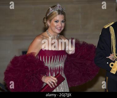 LUXEMBOURG 20121019 le prince héritier hollandais Willem-Alexander et la princesse couronne Maxima arrivent pour un dîner de gala au palais grand-ducal, après le mariage civil du prince héritier Guillaume de Luxembourg et de la comtesse belge Stephanie de Lannoy, le 19 octobre 2012, à Luxembourg. Foto Jonas Ekström / SCANPIX Kod 10030 Banque D'Images