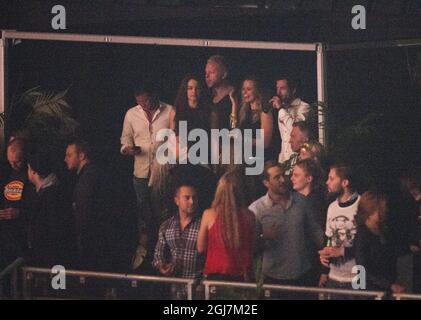 STOCKHOLM 20121122 le Prince Carl Philip de Suède avec des amis au trio de musique de danse électronique concert de la Maison suédoise Mafia au nouveau stade des amis à Stockholm, en Suède, le 2012 novembre. Foto: Olle Sporrong / XP / SCANPIX / Kod 7112 Banque D'Images