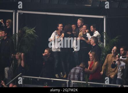 STOCKHOLM 20121122 le Prince Carl Philip de Suède avec des amis au trio de musique de danse électronique concert de la Maison suédoise Mafia au nouveau stade des amis à Stockholm, en Suède, le 2012 novembre. Foto: Olle Sporrong / XP / SCANPIX / Kod 7112 Banque D'Images