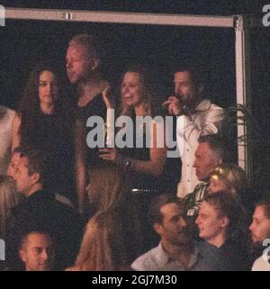 STOCKHOLM 20121122 le Prince Carl Philip de Suède avec des amis au trio de musique de danse électronique concert de la Maison suédoise Mafia au nouveau stade des amis à Stockholm, en Suède, le 2012 novembre. Foto: Olle Sporrong / XP / SCANPIX / Kod 7112 Banque D'Images