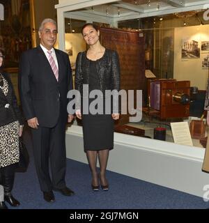 STOCKHOLM 2012-12-07 la Princesse Victoria et l'Ambassadeur d'Égypte à Stockholm Mohamed Oussama Taha Elmagdoub à l'ouverture de l'exposition « Exploring Egypt: Queen Victoria's Photographic Life » au Palais Royal de Stockholm Foto Jonas Ekström / SCANPIX Kod 10030 Banque D'Images