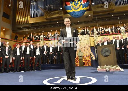 STOCKHOLM 20121210 Serge Haroche de France reçoit le Prix Nobel de physique 2012 lors de la cérémonie du Prix Nobel dans la salle de concert de Stockholm Suède, le 10 décembre 2012. Foto: Jonas Ekström / SCANPIX Kod 10030 Banque D'Images