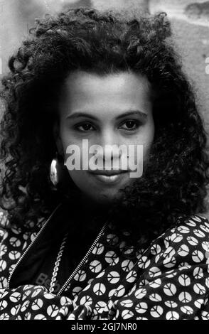 DOSSIER 19890512 Singer Neneh Cherry posant à Stockholm 12 mai 1989. *** SÃ¥ngerskan Neeh Cherry PÃ¥ tillfÃ¤lligt besök i Stockholm. Cherry Ã¤r berline Ã¥tta Ã¥r bosatt i London och ligger Just nu högt PÃ¥ musikvÃ¤rldens topplistoror med debutsingeln 'Buffalo station'. Foto: Orjan Bjorkdahl / DN / SCANPIX / Kod: 7 Banque D'Images