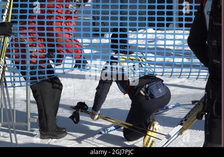 MÂNgsBODARNA 2013-03-01 le prince Carl Philip échange à Mangsbodarna après sa chaleur lors de l'épreuve de ski de fond Vasa Relay ou StafettVasan vendredi 1er mars 2013. Foto: Ulf Palm/ SCANPIX / Kod 50040 Banque D'Images