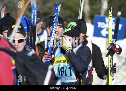 MÂNgsBODARNA 2013-03-01 le prince Carl Philip échange à Mangsbodarna après sa chaleur lors de l'épreuve de ski de fond Vasa Relay ou StafettVasan vendredi 1er mars 2013. Foto: Ulf Palm/ SCANPIX / Kod 50040 Banque D'Images