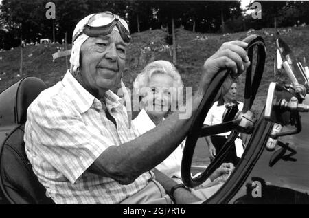 Â© SCANPIX, Stockholm, Sverige, 2002-02-12, Foto: HBG-bild/SCANPIX Scanpix Code 20116 ***BETALBILD ARKIVBILD 08-1982*** Prince Bertil et Princesse Lilian lors d'un rallye de vétérans à Knutstorp, en Suède Banque D'Images