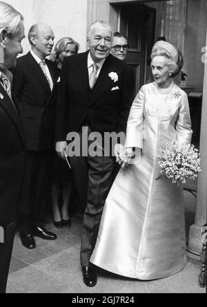 DOSSIER 1976-12.07 le prince Bertil et sa femme la princesse Lilian vus lors de leur mariage à la chapelle du palais DrottningHoms le 7 décembre 1976. Princesse Lilian, née Lillian May Davies à Swansea, pays de Galles, en 1915, décédée le 10 mars 2013, à l'âge de 97 ans. Foto: Jan Collsiönköy / SCANPIX / Kod: 1001 Banque D'Images