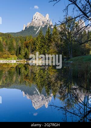 Lago Welsperg. Valle del Canali dans la chaîne de montagnes Pale di San Martino, une partie du site du patrimoine mondial de l'UNESCO Dolomites, dans les dolomites de la Primi Banque D'Images