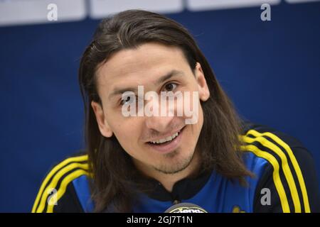 Le suédois Zlatan Ibrahimovic est vu lors d'une conférence de presse à Stockholm, Suède, le 21 mars 2013. La Suède se réunit en République d'Irlande pour la coupe du monde à Stockholm Banque D'Images