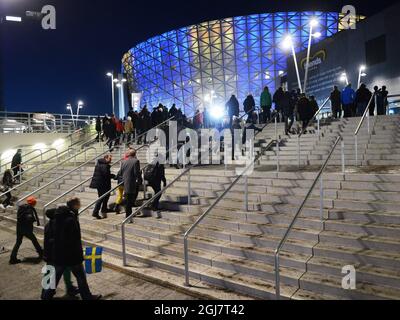 Les fans arrivent pour le match de football du groupe C de la coupe du monde de la FIFA 2014 entre la Suède et l'Irlande à Friends Arena à Stockholm, Suède, le 22 mars 2013. Banque D'Images