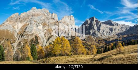 Marmolada de Val Contrin dans la vallée de Fassa, gauche Gran Vernel, droite Ombreta. Chaîne de montagnes de Marmolada dans les Dolomites de Trentin. Les Dolomites sont Banque D'Images