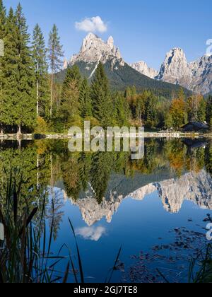 Lago Welsperg. Valle del Canali dans la chaîne de montagnes Pale di San Martino, une partie du site du patrimoine mondial de l'UNESCO, Dolomites, dans les Dolomites du Prim Banque D'Images