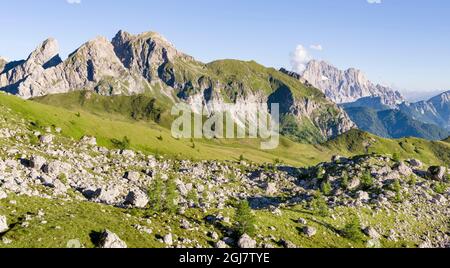 Dolomites à Passo Giau. Vue vers le célèbre mont Civetta. Les Dolomites font partie du site classé au patrimoine mondial de l'UNESCO, en Italie. Banque D'Images