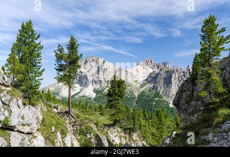 Dolomites au col de Falzarego, Lagazuoi, Fanes et Monte Cavallo dans le parc naturel Fanes Sennes Prags, les Dolomites font partie du monde de l'UNESCO Banque D'Images