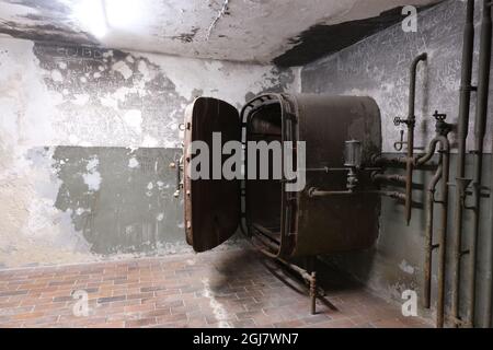 Mauthausen, Autriche - 12 août 2021 : site commémoratif du camp de concentration de Mauthausen. Protections SS et entrée des camions. Jour d'été ensoleillé Banque D'Images