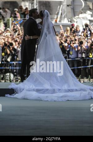 STOCKHOLM 20130608 le couple de mariés embrassant après la cérémonie la cérémonie de mariage entre la princesse Madeleine de Suède et M. Christopher OÃ‚â’Neill a eu lieu à la chapelle royale du Palais royal de Stockholm le samedi 8 juin 2013. Foto: SÃƒÂ ören Andersson / SCANPIX / Kod 1037 Banque D'Images