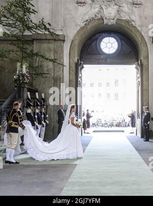 STOCKHOLM 20130608 le couple de mariés après la cérémonie la cérémonie de mariage entre la princesse Madeleine de Suède et M. Christopher OÃ‚Â Neill a eu lieu à la chapelle royale du Palais royal de Stockholm le samedi 8 juin 2013. Foto: SÃƒÂ ören Andersson / SCANPIX / Kod 1037 Banque D'Images