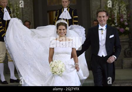 STOCKHOLM 20130608 le couple de mariés quittant la Chapelle royale après la cérémonie de mariage entre la princesse Madeleine de Suède et M. Christopher O’Neill, qui a eu lieu à la Chapelle royale du Palais royal de Stockholm le samedi 8 juin 2013. Foto: Leif R Jansson / SCANPIX / Kod 10020 Banque D'Images