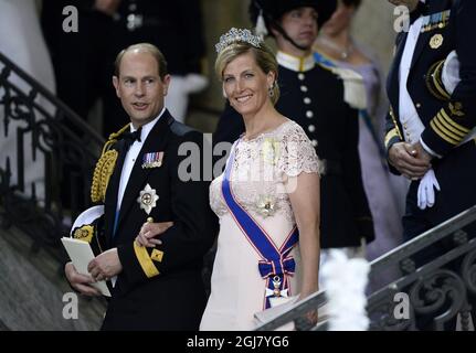 STOCKHOLM 20130608 le Prince Edward et Sophie, comtesse de Wessex partent après la cérémonie de mariage entre la princesse Madeleine de Suède et M. Christopher O’Neill qui a eu lieu à la chapelle royale du Palais royal de Stockholm le samedi 8 juin 2013. Foto: Leif R Jansson / SCANPIX / Kod 10020 Banque D'Images