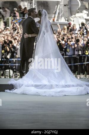 STOCKHOLM 20130608 le couple de mariée embrassant après la cérémonie la cérémonie de mariage entre la princesse Madeleine de Suède et M. Christopher O’Neill a eu lieu à la chapelle royale du Palais royal de Stockholm le samedi 8 juin 2013. Foto: Sören Andersson / SCANPIX / Kod 1037 Banque D'Images