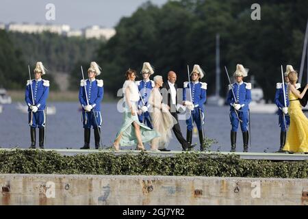 STOCKHOLM 20130608 les clients arrivent en bateau au palais Drottningholm où le dîner de mariage aura lieu le 8 juin 2013. La princesse Madeleine de Suède et Chris O'Neill se sont mariés aujourd'hui. Foto: Christine Olsson / SCANPIX / Kod 10430 Banque D'Images